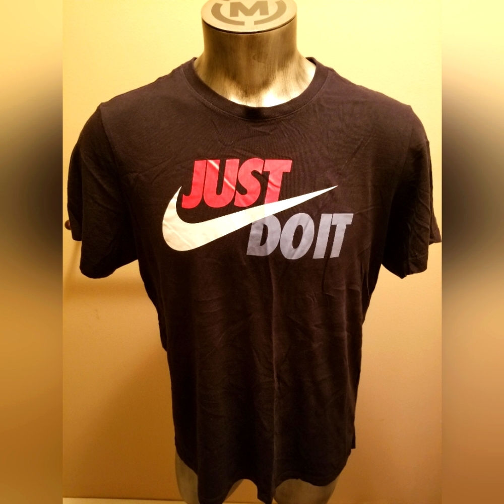 Men's L Nike tee